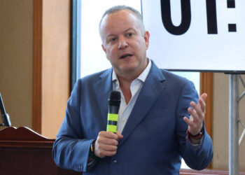Vota Carlos Canturosas por aumento al salario mínimo