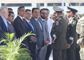 Acude Américo Villarreal a relevos de mandos de la IV Región, 8a y 48a Zonas Militares