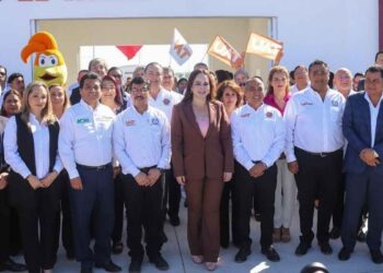 Dámaso Anaya y Carmen Lilia Canturosas inauguran la Preparatoria UAT Nuevo Laredo