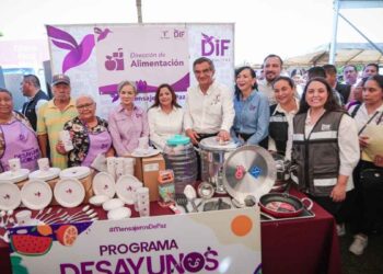 Llevan Américo y María la brigada “Transformando Familias” a San Fernando