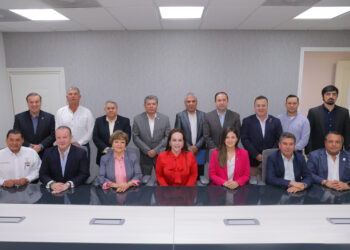 Encabeza Carmen Lilia Canturosas reunión de trabajo para impulsar exhorto y dar solución a tráfico en autopista