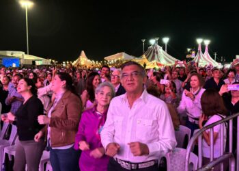Gobernador y María de Villarreal disfrutan junto con victorenses a Los Ángeles Azules en la Feria Tamaulipas