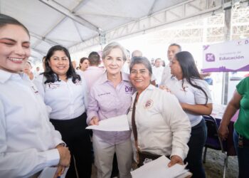 Lleva María de Villarreal la brigada “Transformando Familias” a la región ribereña