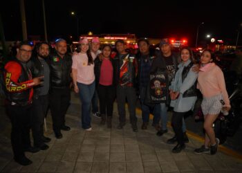Ruedan más de 200 motociclistas en pro de la lucha del cáncer de mama en Nuevo Laredo, Tamaulipas