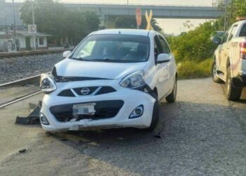 En Altamira: Milagro en las Vías; Conductor Sale Ileso Tras Impacto con Tren