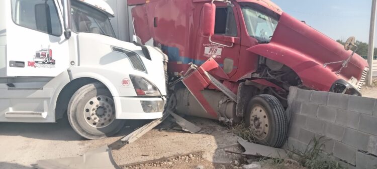 En Reynosa: Choque de “Titanes” en la Carretera hacia el Puente Pharr