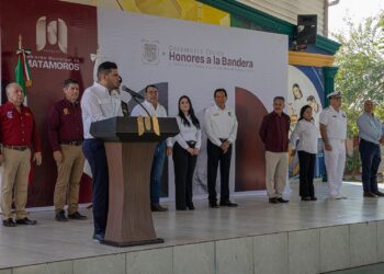 En Matamoros Beto Granados sigue cumpliendo compromisos; coloca la primera piedra de nuevo taller y aulas del CBTIS 135