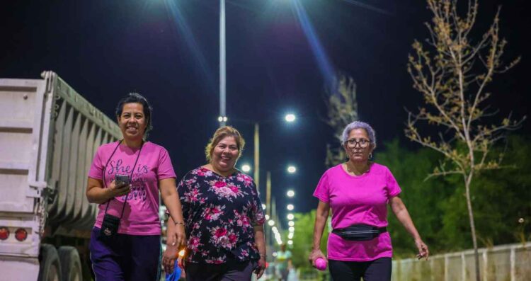 Alumbra Gobierno de Carlos Peña Ortiz 15 cuadras en Parque Lineal Jarachina Sur en Reynosa