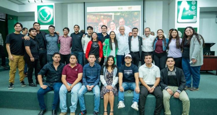Decano de la UAT, Luis Navarro Roso, se despide de la cátedra con emotivo homenaje