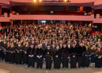 Entrega Dámaso Anaya reconocimientos al mérito universitario 2024