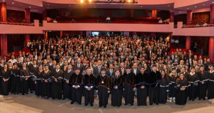 Entrega Dámaso Anaya reconocimientos al mérito universitario 2024