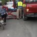 En Victoria: Tres Lesionados tras chocar ama de casa su moto contra auto estacionado