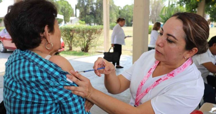 Tamaulipas Exhorta Salud a la población a aplicarse vacunas contra influenza, COVID-19 y neumococo