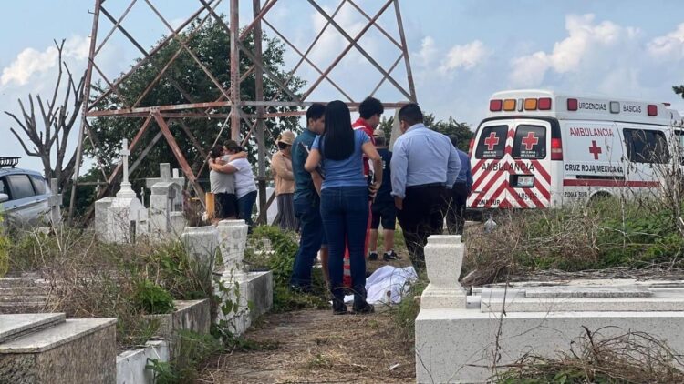 En Tampico: Abuelito Muere de Infarto en la Tumba de su Esposa