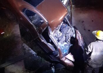 En González: Un Prensado tras Impactar Camioneta contra Puente