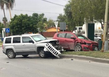 En Reynosa: La Prisa por Llegar al Trabajo los hace Chocar sus Unidades
