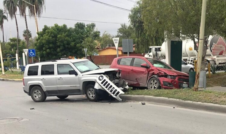 En Reynosa: La Prisa por Llegar al Trabajo los hace Chocar sus Unidades