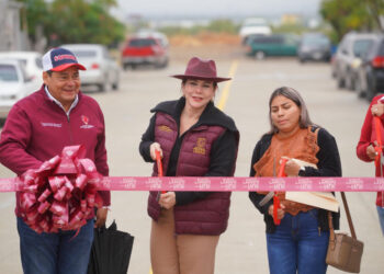 Entrega Alcaldesa Carmen Lilia Canturosas obras de repavimentación a Colonia Los Olivos