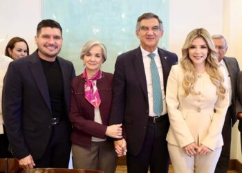 Acompaña alcalde Alberto Granados al gobernador Américo Villarreal en la tradicional Posada Navideña en Ciudad Victoria