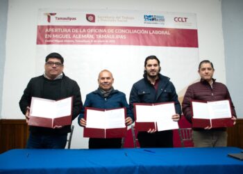 Participa alcalde de Matamoros en entrega de semilla de sorgo y diesel a pequeños productores agrícolas
