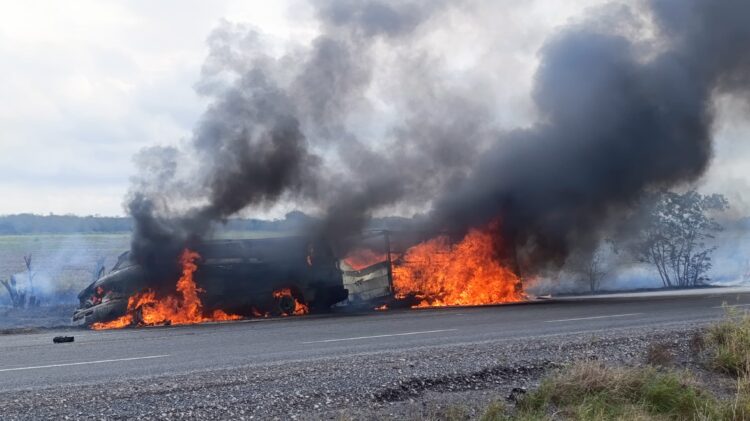 Se Incendia Vehículo en Carretera Victoria-Matamoros