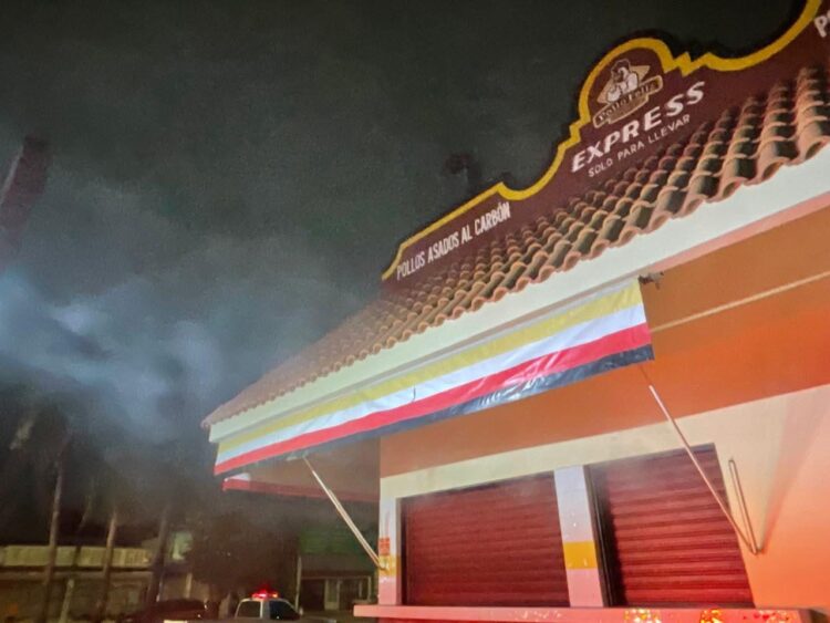 En Ciudad Victoria: Protección Civil Evita Cancelación de Promoción en Pollo Feliz tras Incendio Controlado