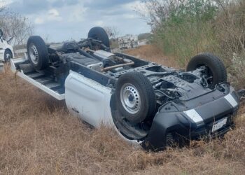 Derrapa y Vuelca en Carretera a San Fernando