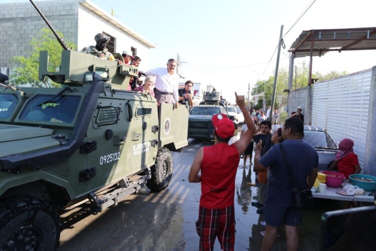 «No están solos»: Recorre Américo colonias de Reynosa afectadas por las lluvias