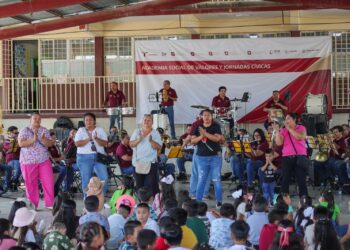Celebra SEBIEN a niñas y niños con música, juegos y donación de libros