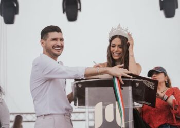 En Matamoros: Galilea Montijo es coronada por Beto Granados como reina del Festival del Mar 2025
