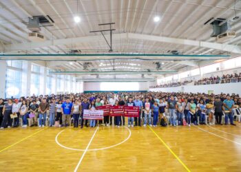 Entregó Alcalde de Reynosa Tarjetas de Becas para Universitarios