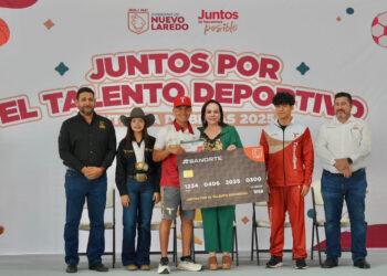 Entrega Carmen Lilia Canturosas Beca Deportiva a 300 Atletas de Nuevo Laredo