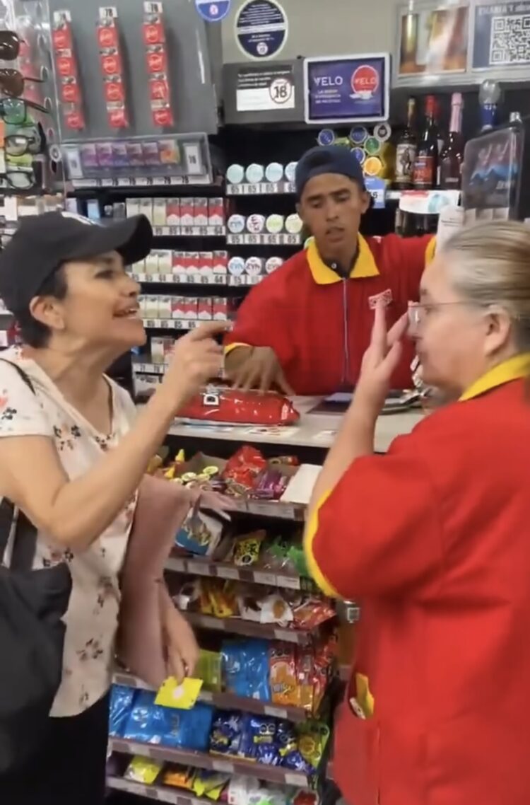 Surge la “Justiciera de los mal atendidos en Oxxo; clienta agredió a empleada por desacuerdos en el servicio