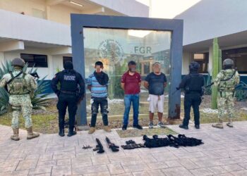 En Reynosa: Detenidos con armas y camioneta con reporte de robo