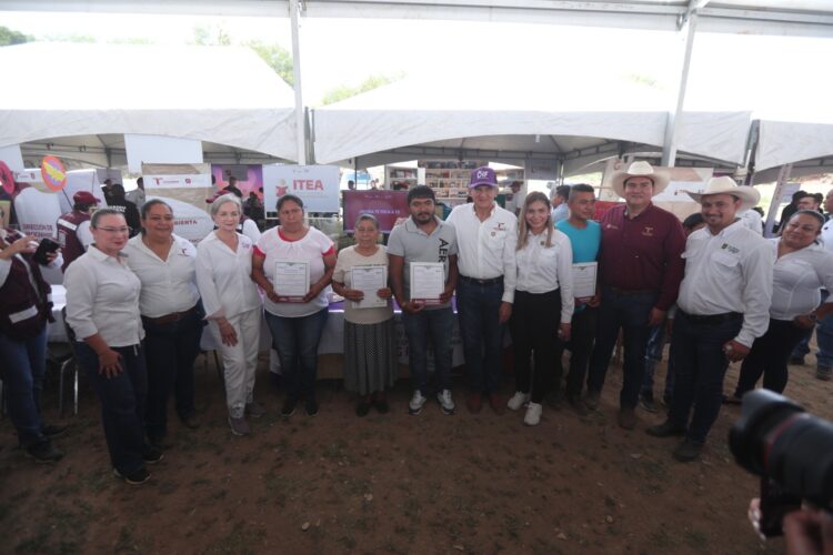 Llevan Américo y María la brigada Transformando Familias a San Nicolás