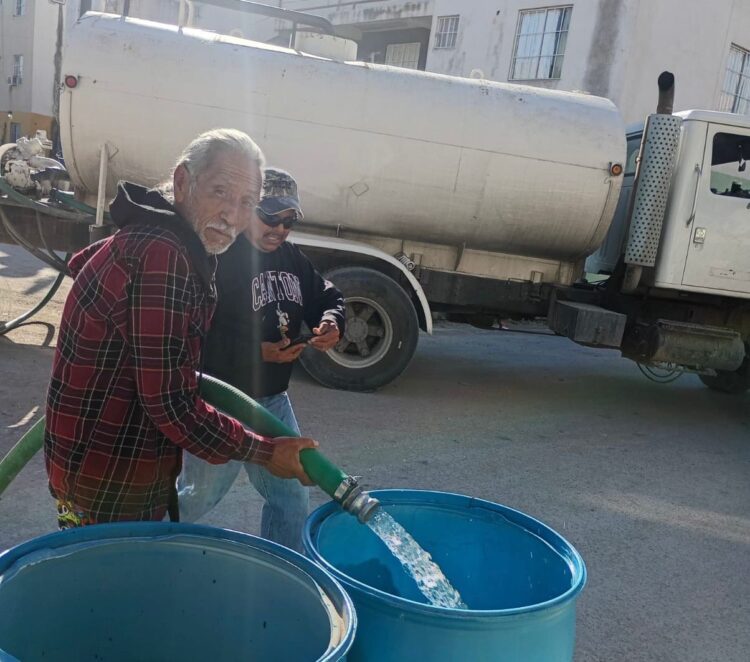 En Reynosa: Atiende Carlos Peña Ortiz necesidad de agua potable en colonias