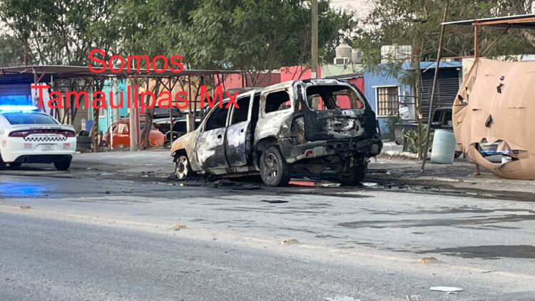 En Reynosa: Camioneta se Incendia por Cortocircuito en el Viaducto