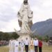 Entregan Américo y María escultura monumental de la Virgen de la Misericordia en El Chorrito