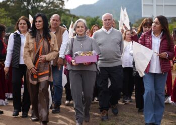 Entrega María de Villarreal las pupilas de la Virgen de la Misericordia