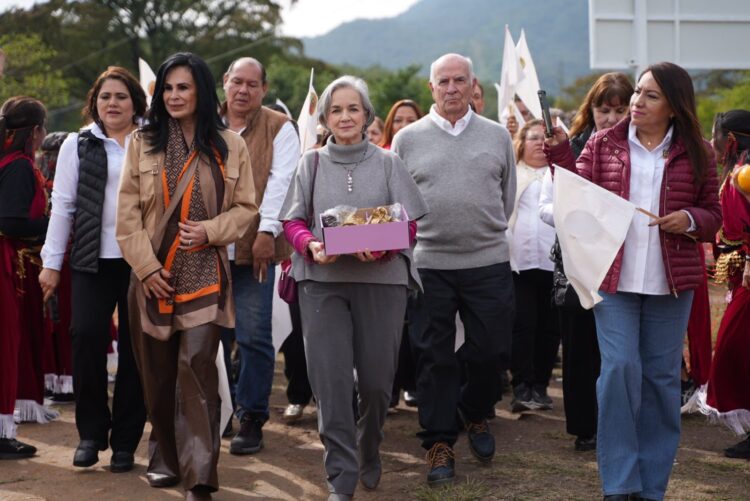 Entrega María de Villarreal las pupilas de la Virgen de la Misericordia