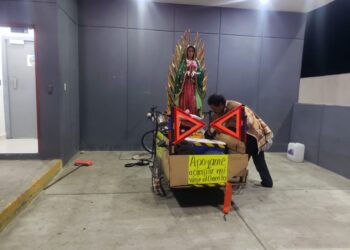 Padilla: Ciclista reynosense descansa en Estación Segura durante peregrinación a El Chorrito
