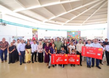 En Reynosa: Entregaron Carlos Peña Ortiz y Alejandra Yelitza Garza Tarjetas de Becas DIF 2026