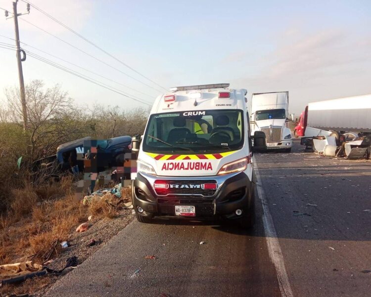 En Jiménez: Siete lesionados tras fuerte choque entre camioneta y tráiler en la Carretera Victoria- Matamoros