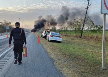 En González: Se incendia vehículo en movimiento en la Tampico- Mante; carril de baja velocidad cerrado