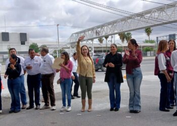 Entrega Carmen Lilia Canturosas puente peatonal en Calzada de los Héroes En Nuevo Laredo