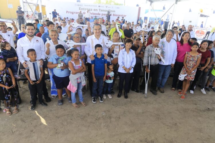 En enlace a la mañanera, presidenta Sheinbaum y Américo entregan viviendas a familias de pescadores en Tamaulipas
