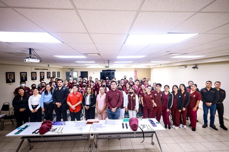 Participan estudiantes de enfermería en talleres sobre salud sexual y reproductiva: INJUVE