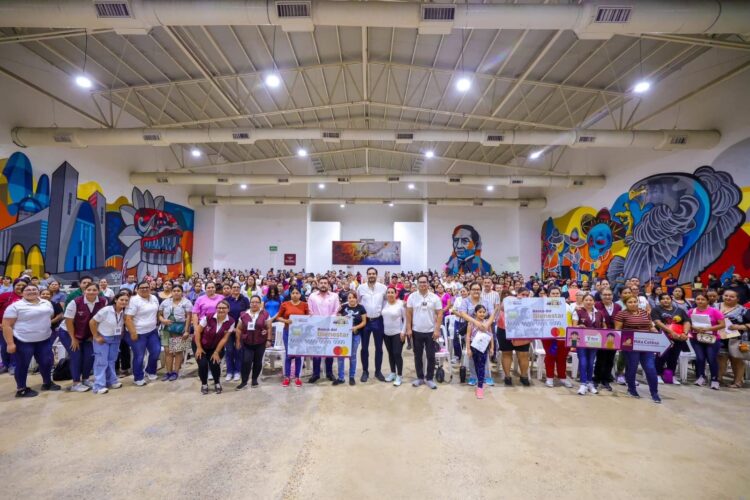 Encabezó Carlos Peña Ortiz entrega de tarjetas de Beca Rita Cetina en Reynosa