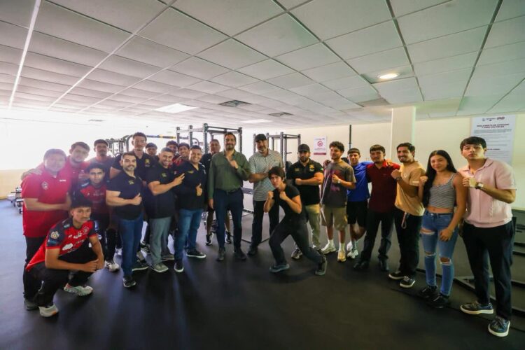 Entregó Carlos Peña Ortiz nuevos equipos para campeones del Polideportivo en Reynosa