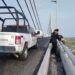 Masculino Intentó lanzarse desde el Puente Tampico; Guardia Estatal lo evita